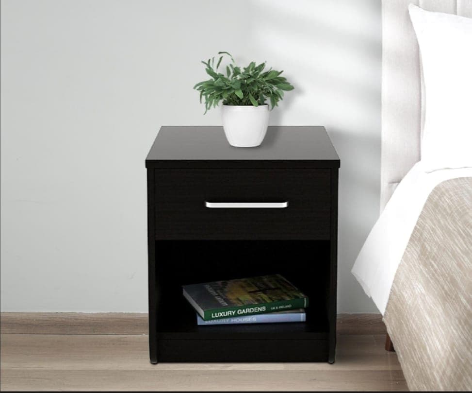 আধুনিক ডিজাইনের বেড সাইড টেবিল এবং ১টি ড্রয়ার